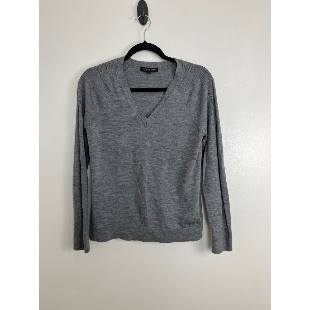 Old Money Quiet Luxury Minimalist V-Neck Sweater Medium Grey Merino Wool